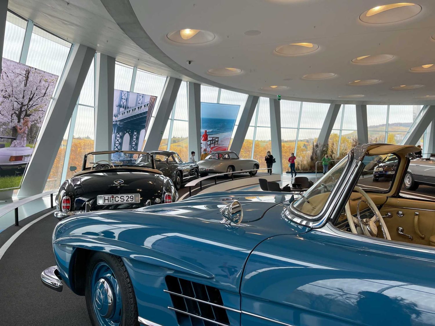 Wycieczki kamperem - muzeum Mercedesa