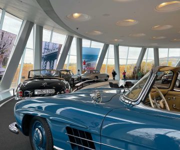Wycieczki kamperem - muzeum Mercedesa